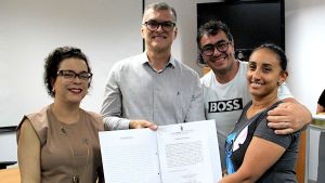 78 famílias recebem Termos de Quitação de moradias no Jardim Adalberto Roxo