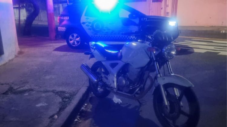 GCM recupera motocicleta furtada e detém jovem de 18 anos em São Carlos