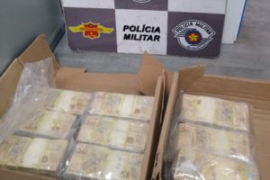 PM Rodoviária apreende R$ 270 mil no banco traseiro de carro em Catanduva