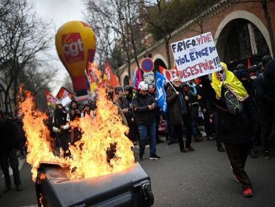 Senado francês aprova polêmica reforma previdenciária, protestos perdem força