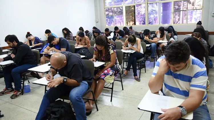 Encceja é no próximo domingo; saiba como consultar locais de provas