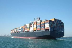 Ataques travam comércio no mar Vermelho e desafiam EUA