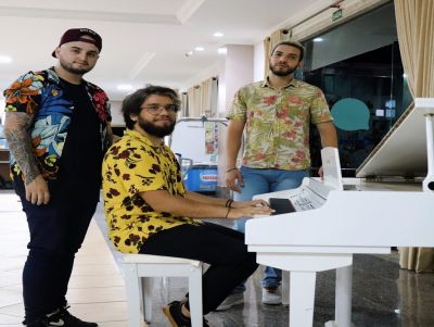 Banda The Course se apresenta no domingo na Praça da XV