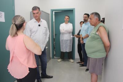 Prefeito Dr. Lapena visita Posto de Saúde afetado por inundação