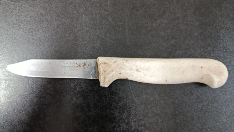 Mulher é esfaqueada pelo companheiro e caso é registrado como tentativa de feminicídio