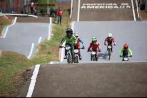 Ciclismo: Equipe são-carlense brilha no Paulista de BMX