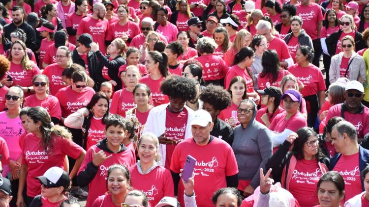 São Carlos encerra Outubro Rosa com baile solidário neste sábado