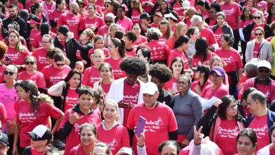 São Carlos encerra Outubro Rosa com baile solidário neste sábado