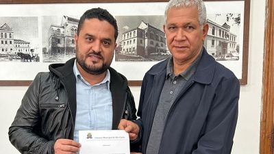 Presidente da Câmara, Lucão Fernandes, dá posse ao suplente do PL, vereador Moisés Lazarini