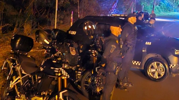 Caminhonete em alta velocidade quase atinge viatura da Guarda Municipal e motorista é investigado por embriaguez