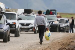 Tristeza e caos na fronteira entre Armênia e Nagorno-Karabakh