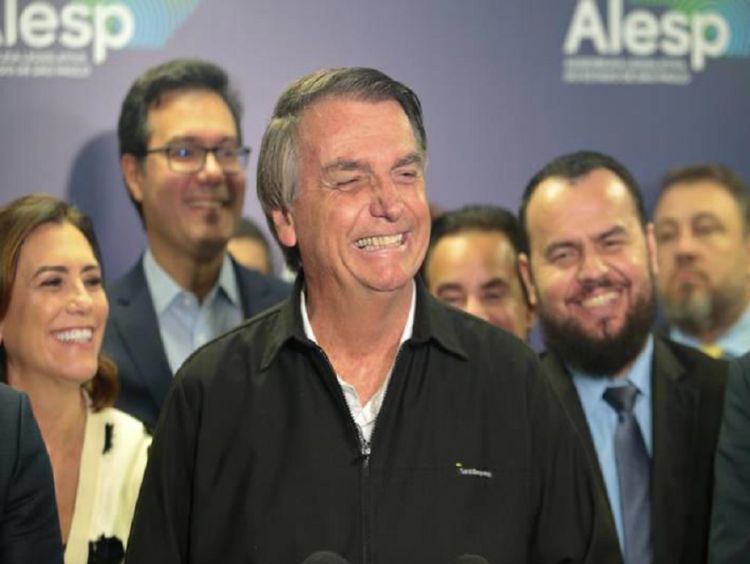 Bolsonaro diz que ‘não é justo’ associar reunião com embaixadores a ‘ataque à democracia’