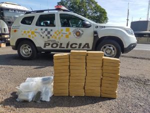 PM Rodoviária prende homem com 49 tijolos de cocaína em Santa Cruz do Rio Pardo