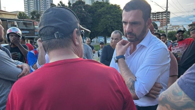 Jùlio Cesar cobra informações e providências a respeito da lei que regulamenta o motofrete em São Carlos