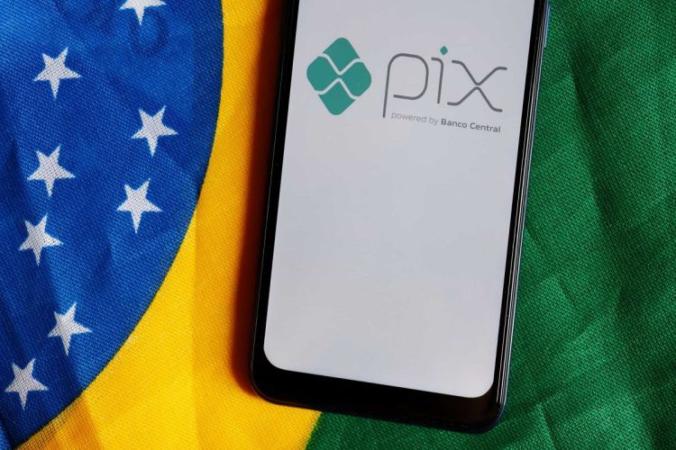 Um em cada três brasileiros abre conta em banco para fazer ou receber Pix