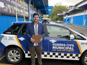 Vereador Bruno entrega relatório ao prefeito Airton Garcia sobre frota da Prefeitura 100% elétrica