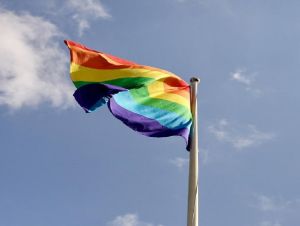 Parlamento de Uganda aprova projeto de lei que prevê pena de morte para pessoas LGBTQIA+
