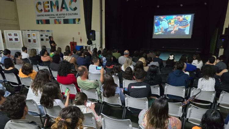 Mostra de oficinas do Cemac tem início com exposição de artes visuais