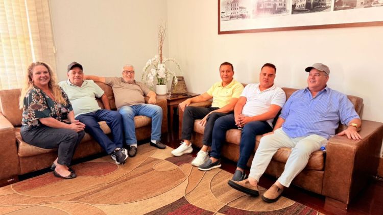 Vereador Edson Ferraz representa presidência da Câmara em recepção a lideranças políticas