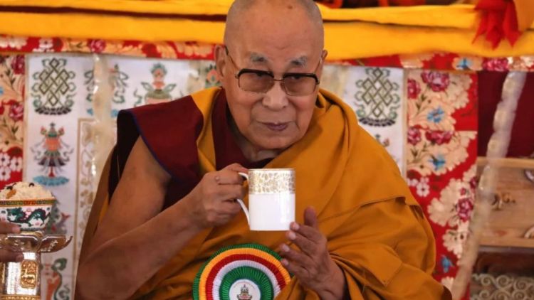 Dalai Lama nega qualquer vínculo após citações em arquivos de Epstein