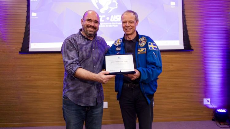 Prefeitura homenageia astronauta Sueco