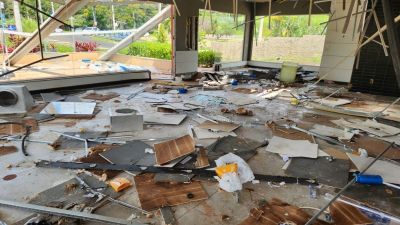 Fiscalização notifica proprietário de imóvel abandonado na região da rotatória do Cristo