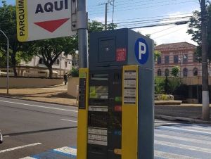 São Carlos suspende cobrança de estacionamento da Área Azul até sábado (31)