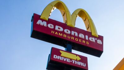 McDonald&#039;s abre 420 vagas afirmativas para pessoas com deficiência ou neurodivergentes em todo o Brasil