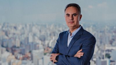 São Carlos recebe palestra de Rodrigo Spada e ação social com repasse de R$ 40 mil à entidade Cáritas Paroquial de São Nicolay de Flue