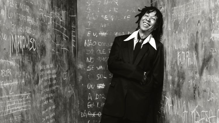 Djavan completa 77 anos sendo o artista de MPB mais ouvido nas plataformas digitais