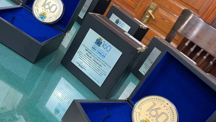 Homenagens a ex-vereadores marcaram celebração dos 160 anos da Câmara Municipal de São Carlos