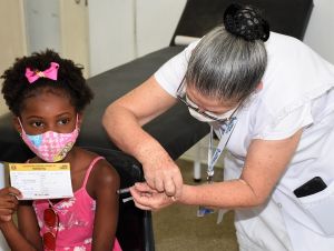 São Carlos inicia vacinação contra covid-19 para crianças de seis meses a dois anos
