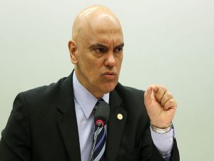 Moraes decide que STF é responsável por julgar militares que cometeram crimes no 8/1