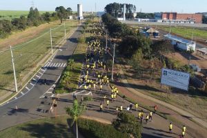 Evento gratuito com corridas e caminhada reúne 2 mil pessoas em São Carlos