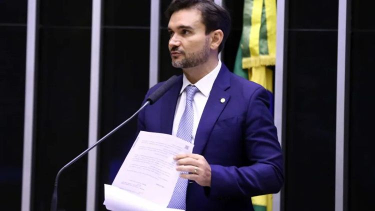 União Brasil expulsa Sabino após ministro decidir ficar no governo Lula