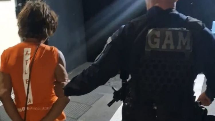 Mulher procurada pela Justiça é capturada pela Guarda Municipal no Centro de São Carlos