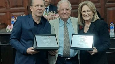 Sincomercio São Carlos participa de homenagem aos Comerciantes do Ano 2026 na Câmara Municipal