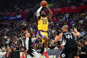 Em noite de Lebron James, Lakers vencem Clippers no clássico de Los Angeles