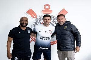 Corinthians anuncia a contratação do centroavante Héctor Hernández