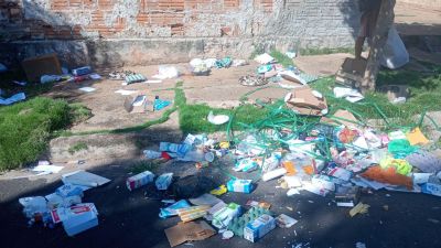 Imóvel tomado por lixo e fezes mobiliza GCM em Araraquara