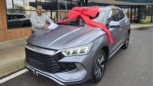 Shopping Iguatemi São Carlos entrega carro 0km ao ganhador da campanha “Amor em Dobro”