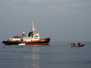 Itália aprova repressão a navios de resgate de migrantes e multa instituições beneficentes