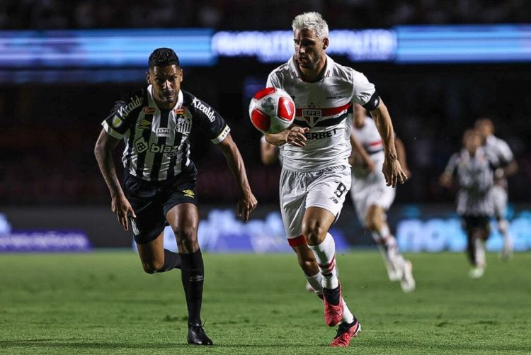 Santos garante ida às quartas de final, e São Paulo perde a segunda seguida pelo Paulistão