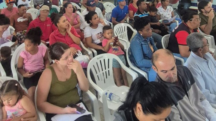 Secretaria de Habitação Social promove encontro com moradores do núcleo Esperança