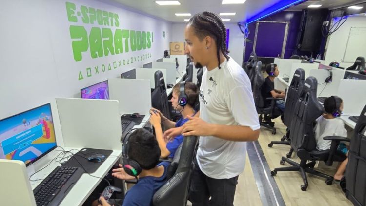 Praça do Mercado Municipal recebe Lan House Itinerante com experiência Gamer gratuita até 1º de março