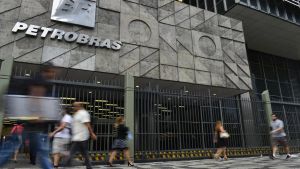 Petrobras anuncia alta de R$ 0,04 na gasolina vendida a distribuidoras
