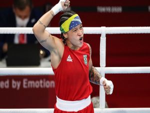 Bia Ferreira, Jucielen e Bia Soares vão às quartas do Mundial de Boxe