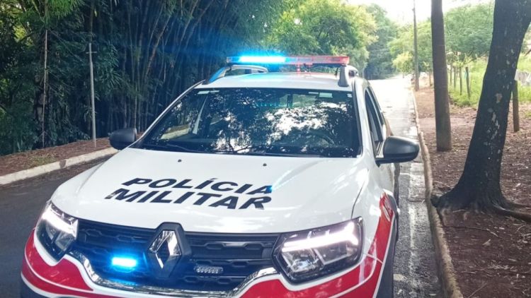 Polícia Militar age rapidamente após denúncia de importunação a menor em praça pública de Brotas