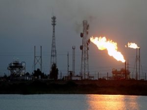 Arábia Saudita e Rússia restringem oferta de petróleo novamente para tentar aumentar preços
