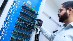 Pesquisadores da Unicamp criam bateria mais segura para armazenar energia solar e eólica